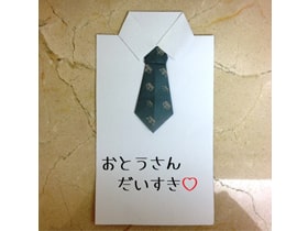 スーツのプレゼント｜壁面デザイン｜hapiho